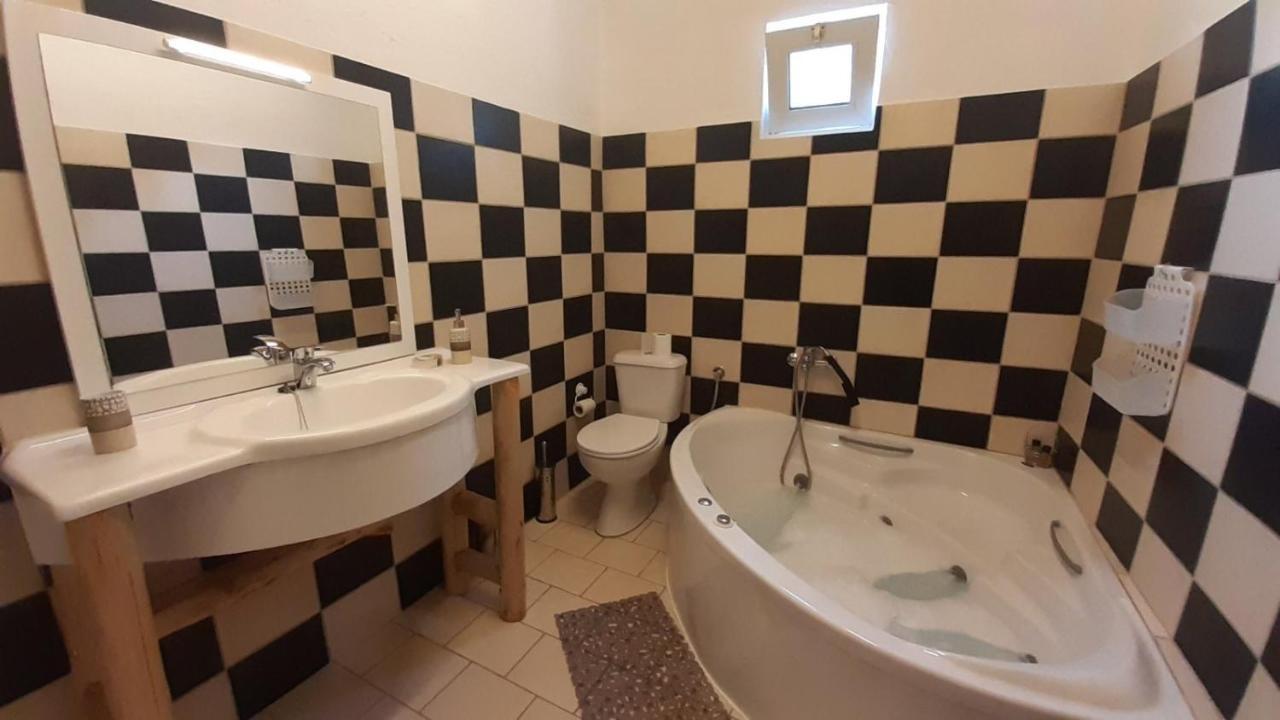 White Manolia Cottage Kato Korakiana 외부 사진